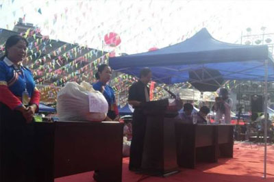 易武斗茶會(huì)落水洞茶王茶樹(shù)1公斤拍出35000元