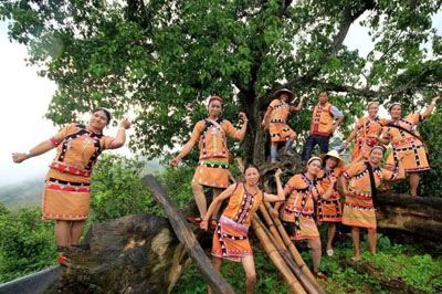 耿馬，黃衣阿佤人的茶文化